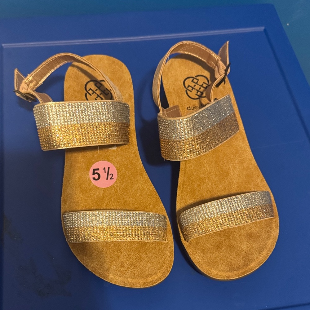 Daisy Fuentes Tan and Gold Sandals
